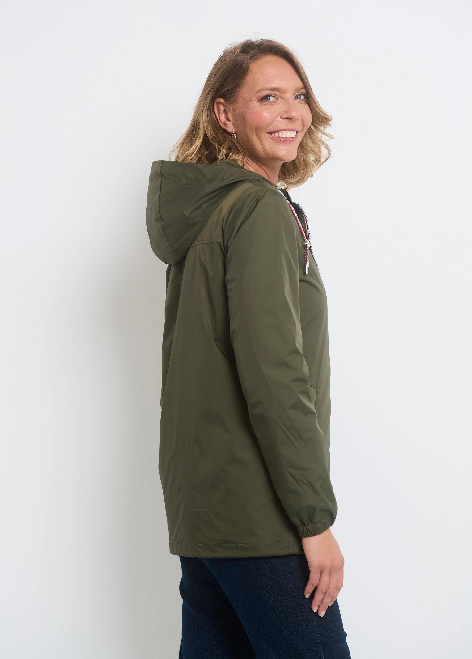 Water-repellent windbreaker with hood
